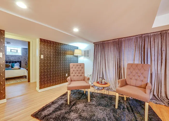 Apartment Couple's Retreat ~ 2 Mi To Downtown! Pittsburgh