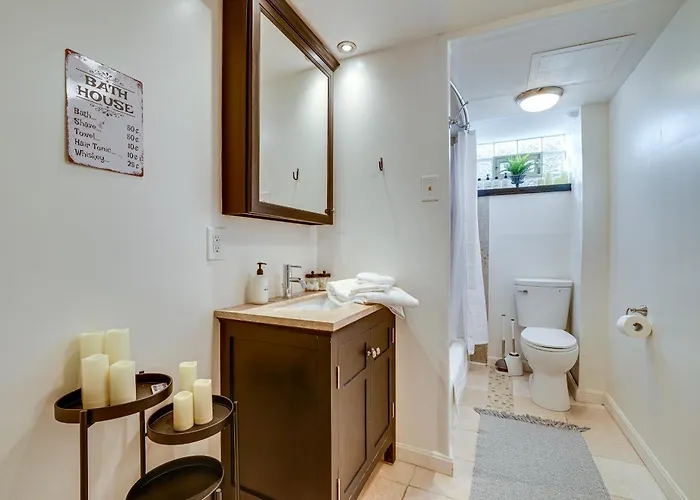 Couple's Retreat ~ 2 Mi To Downtown! Apartment *