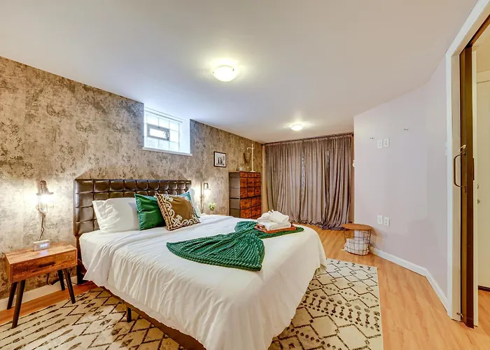 Apartment Couple's Retreat ~ 2 Mi To Downtown! Pittsburgh