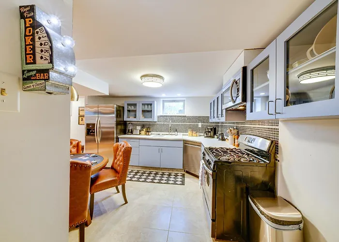 Apartment Couple's Retreat ~ 2 Mi To Downtown! *